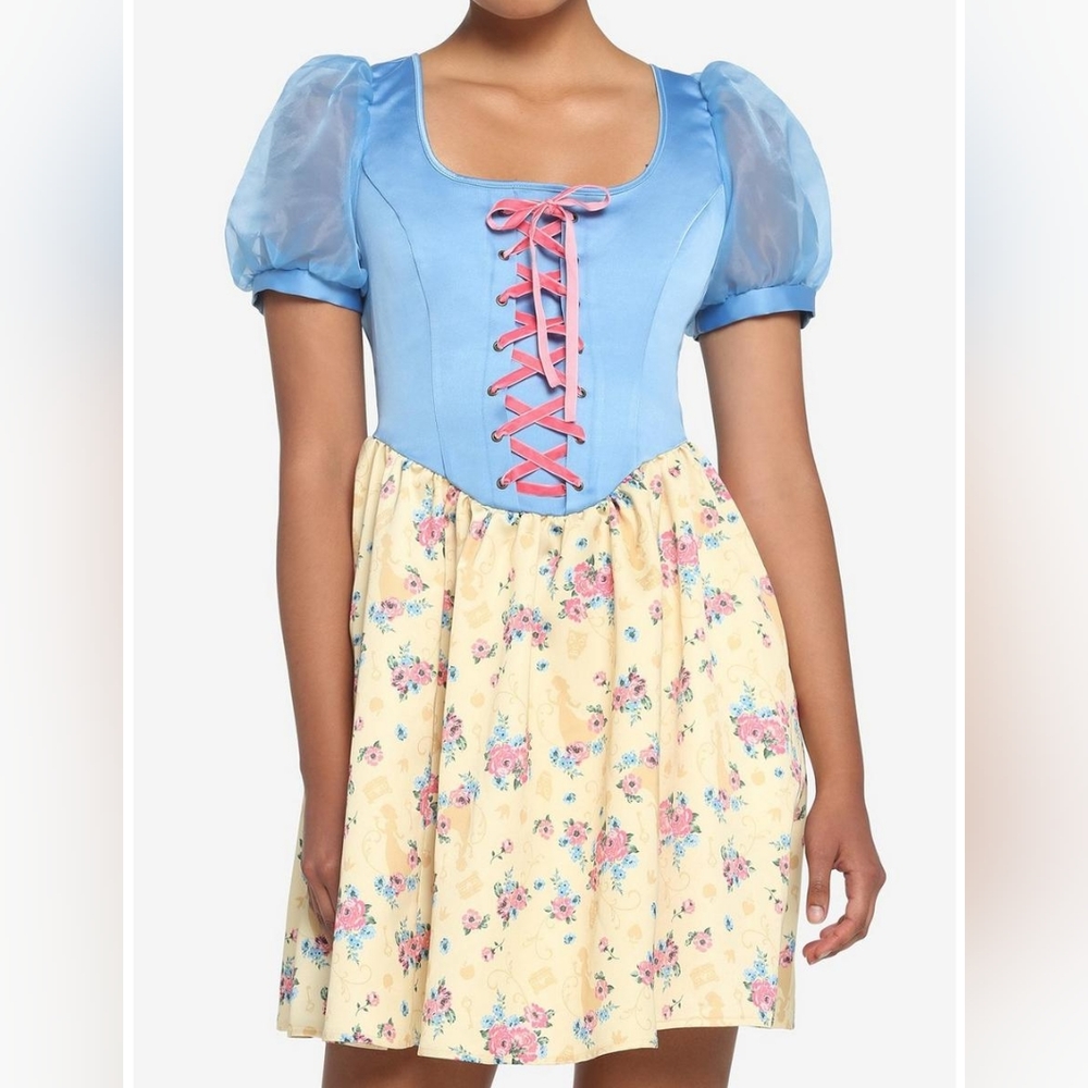 Her Universe Disney Snow White Royal dress size M sold out